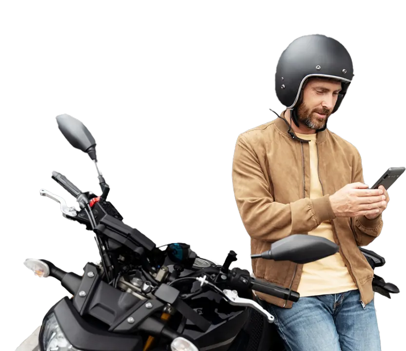 persona vendiendo su moto en Segundazo compraventa online